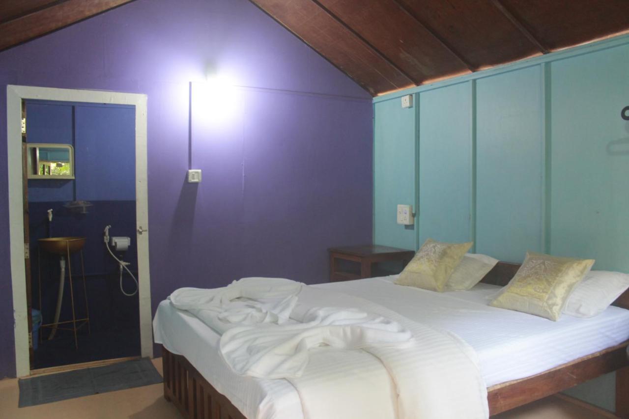 Sea Bird Beach Cafe & Cottages Morjim Exterior photo