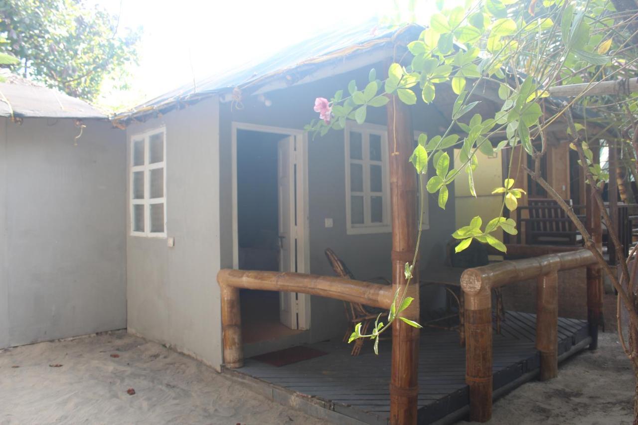 Sea Bird Beach Cafe & Cottages Morjim Exterior photo