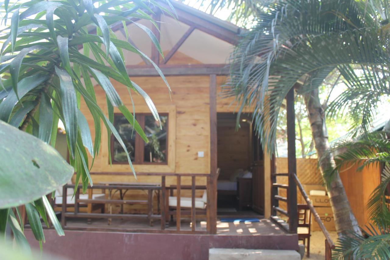 Sea Bird Beach Cafe & Cottages Morjim Exterior photo