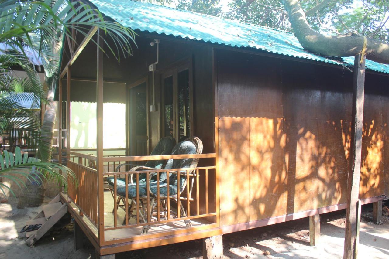 Sea Bird Beach Cafe & Cottages Morjim Exterior photo