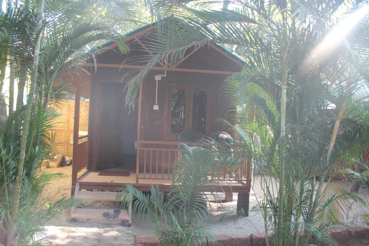 Sea Bird Beach Cafe & Cottages Morjim Exterior photo